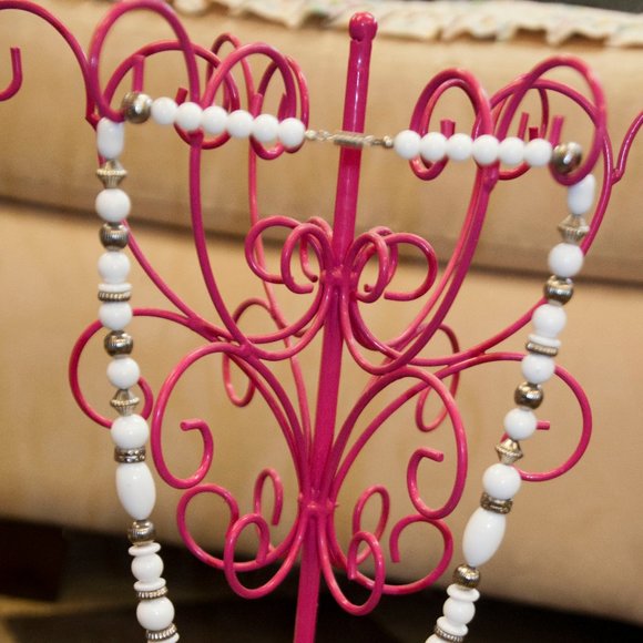 Pretty white and silver bead necklace - Picture 6 of 6
